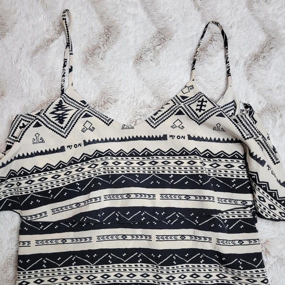 Blu Moon Ivory Black Ruffle Sleeveless Aztec Print Blouse Size 1 - Picture 8 of 11